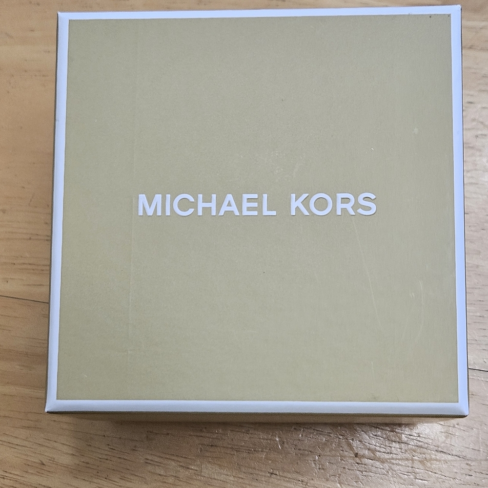 Michael Kors Rose Gold Bracelet - Picture 2 of 6